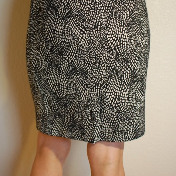 ANN TAYLOR Knit Knee High Waisted Pencil Skirt Mosaic print Black/white. (S) - Picture 8 of 16